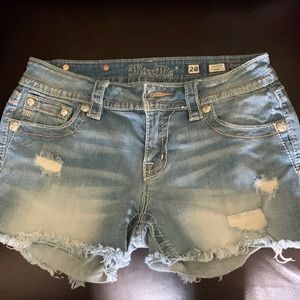 MISS ME distressed shorts in excellent condition! Size 28 Signature